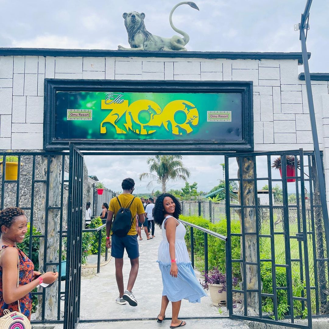entrance to zoo